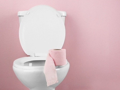 Na záchod by mal ísť každý ihneď po prvom nutkaní a mal by si na to dožičiť dostatok času.