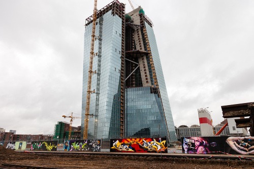 V novej budove ECB pôsobia úradníci od novembra minulého roka.