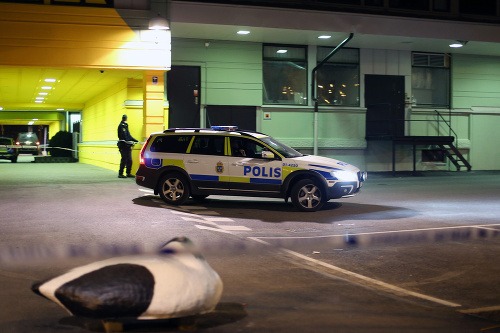 Pri streľbe vo švédskej reštaurácii zomreli dvaja ľudia.