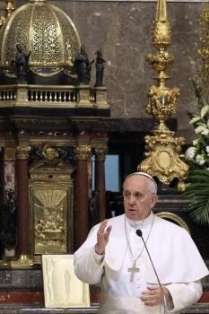 Pápež František v Neapole