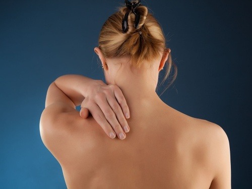 V zadnej časti, kde sa napája hlava na krk, máme bod, vďaka ktorému môžeme omladnúť!