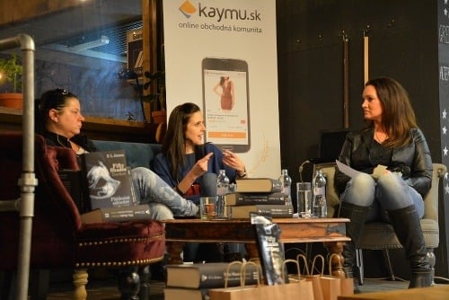 Psychologička Barbora Kuchárova, lifestylová blogerka Ela Dekánková a moderátorka večera Karin Majtánová.