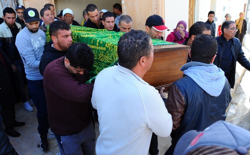Takto smútili rodiny po útokoch Islamského štátu v Tunisku