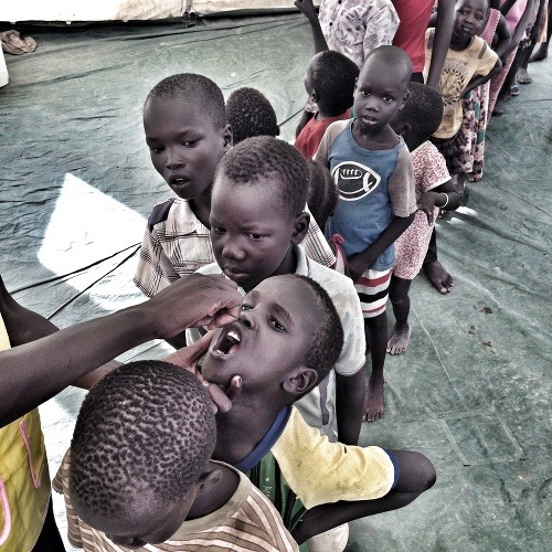 JUŽNÝ SUDÁN. 2014. Deti počas imunizácie v MAGNA centre v utečeneckom tábore v Jube. Copyright by Martin Bandžák/MAGNA