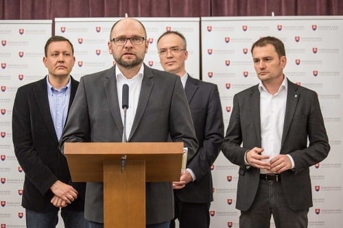 Zľava: Predseda strany NOVA Daniel Lipšic, predseda strany SaS Richard Sulík, podpredseda strany NOVA Marcel Klimek a predseda OĽaNO Igor Matovič
