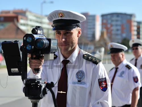 Policajný radar počas dopravno-preventívnej akcie Rýchlostný maratón, ktorá sa koná v 22 európskych štátoch združených v Medzinárodnej stavovskej organizácii TISPOL.