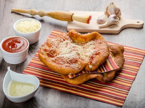 Langoš je nepísaným symbolom všetkých jarmokov, hodov či všemožných trhov