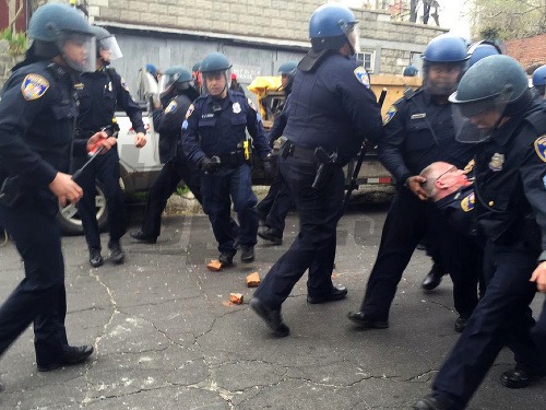 Násilie v Baltimore, hliadkuje tam Národná garda