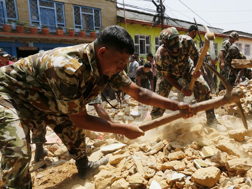 Nepál postihlo ničivé zemetrasenie