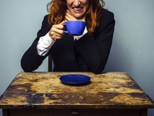 Pri konzumácii jedla alebo pití tekutiny vám môže ľahko zabehnúť, dávajte si pozor!