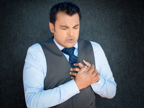 Ak máte podozrenie na srdcový infarkt, volajte hneď záchranku.