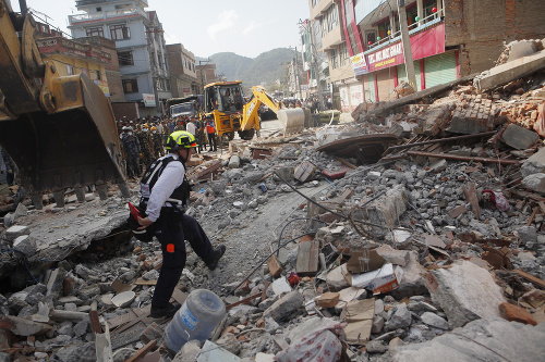 Nepál postihli silné zemetrasenie, teraz sa obáva záplav
