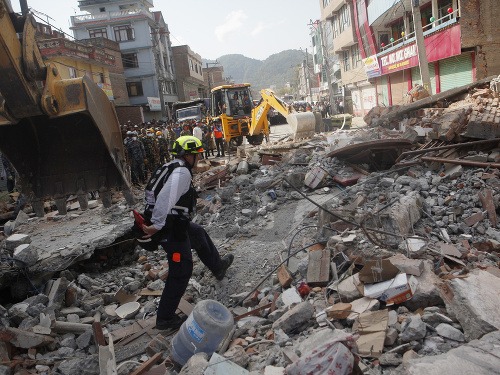 Nepál postihlo rozsiahle zemetrasenie.