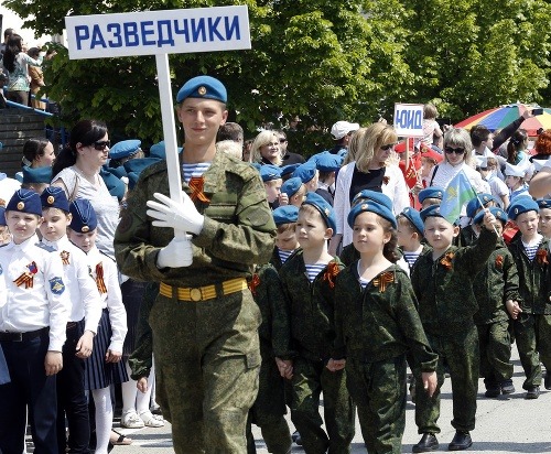 V Rusku pochodovali stovky detí