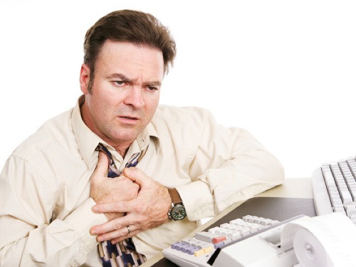 Pálenie záhy je spôsobené žalúdočnými šťavami, ktoré sa dostanú z vášho žalúdka späť do pažeráka vtedy, keď pažerákový zvierač nefunguje úplne správne