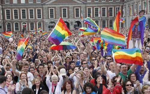 Íri povedal v referendei homosexuálnym manželstvám áno