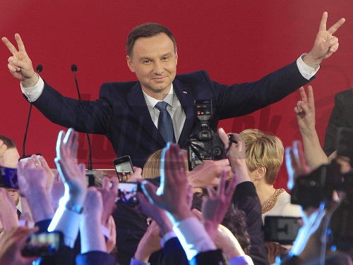 Víťazom prezidentských volieb v Poľsku sa stal Andrzej Duda
