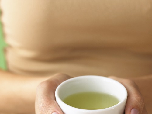 Zelený čaj je zdraviu prospešný, no dávajte si pozor na jeho množstvo!