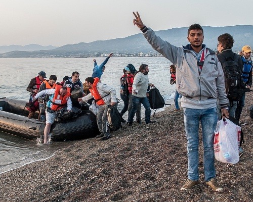 Utečenci prichádzajú na ostrov Kos.