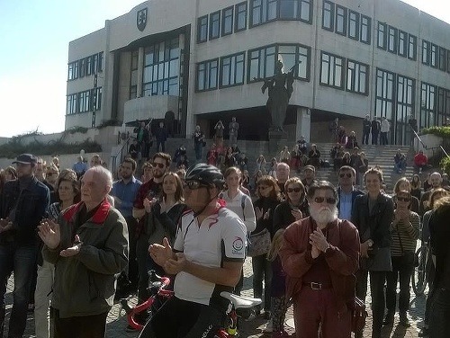 Protestné zhromaždenie proti výstavbe podzemných garáží na Bratislavskom hrade 