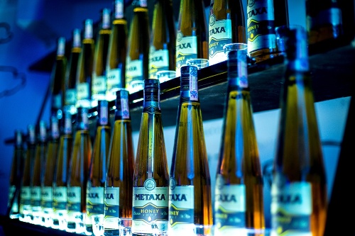 Slováci vypili za necelé dva mesiace 134-tisíc panákov novej Metaxy