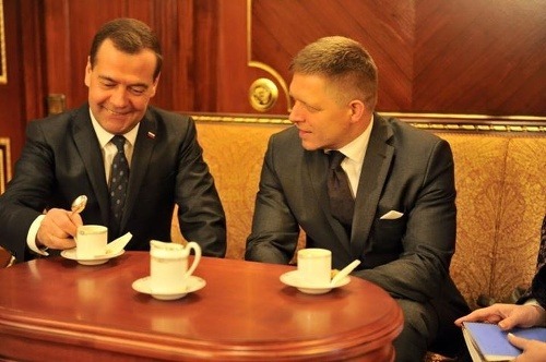Robert Fico na návšteve Moskvy s Dimitrijom Medvedevom.