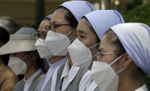 Juhokórejské zdravotné sestry sa radšej chránia rúškami