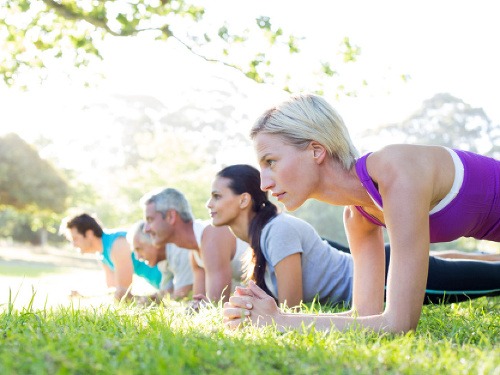 Plank (doska) je jednoduchým cvikom, ktorým dokonale spevníte celé telo