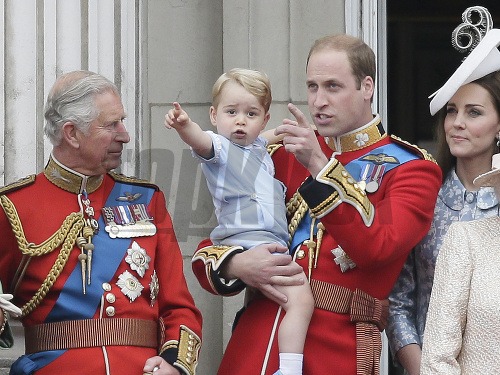 Malý princ George na veľkolepej kráľovskej oslave