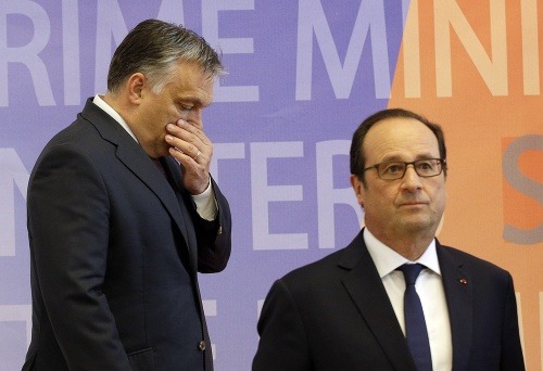Francois Hollande a Viktor Orbán (vľavo)