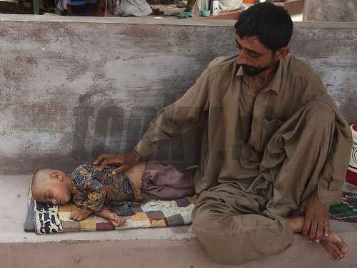 Horúčavy si v Pakistane vyžiadali vyše 1000 životov