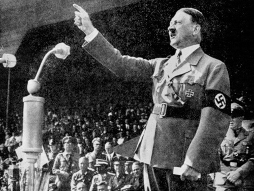 Len pár dní po doručení spáchal Hitler samovraždu
