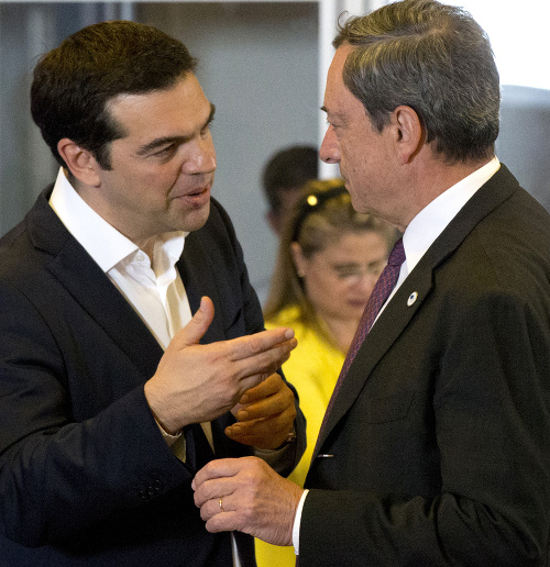 Grécky premiér Tsipras a šéf ECB Mario Draghi.