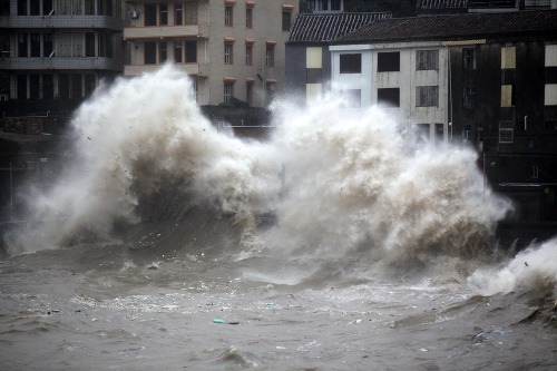Tajfún v číne si vyžiadal evakuáciu