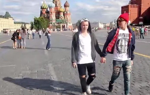 Homosexuáli to v Rusku určite nemajú ľahké.