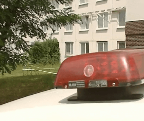 Deti vypadli z tretieho poschodia ubytovne na Agátovej ulici v Bratislave 