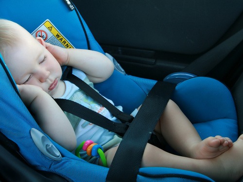 Ilustračné foto - Dávajte pozor na svoje deti v aute!
