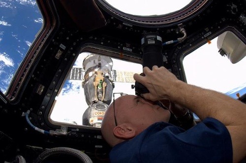 Scott Kelly robí veľké množstvo krásnych záberov z ISS