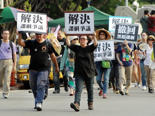 Stovky taiwanských študentov demonštrovali proti učebniciam dejepisu