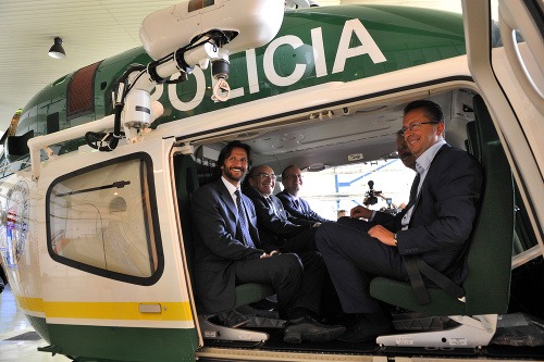 Slávnostné odovzdávanie kľúčov od nového vrtuľníka Bell 429 v roku 2015.