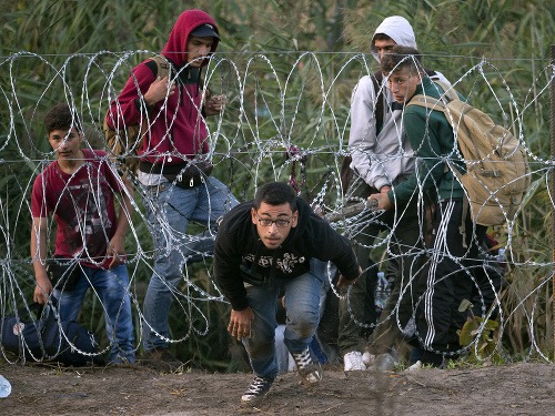 Maďari prednedávnom postavili plot, aby migrantom zabránili v prechode