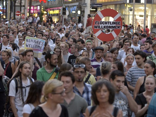 V Rakúsku protestuje za ľudskosť vyše 20-tisíc ľudí