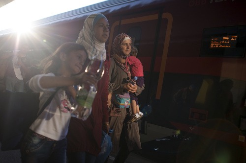 Utečenci prichádzali vo vlakoch z Rakúska a Maďarska