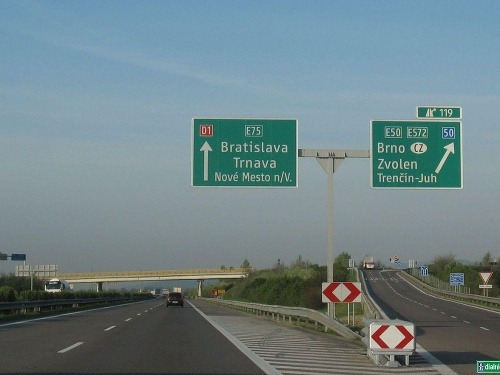 Výmena tabúľ na diaľniciach - s noým písmom