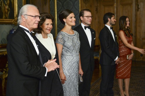 Švédska kráľovská rodina: Kráľ Carl XVI Gustaf, kráľovná Silvia, princezná Viktória, princ Daniel, princ Carl Philip a princezná Sofia