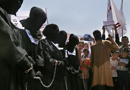Islamský štát predáva uväznené ženy do otroctva.