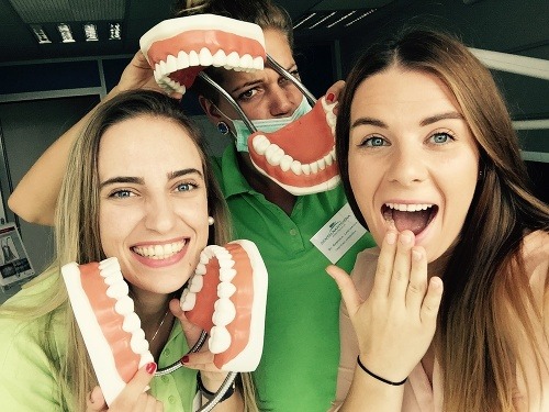 Starostlivosťou o ústnu hygienu v centre dentálnej hygieny v Eurovea.