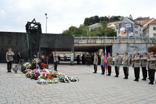 Pietna spomienka pri príležitosti Dňa obetí holokaustu a rasového násilia pri Pamätníku holokaustu v Bratislave