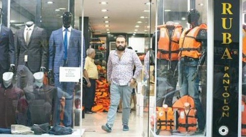 Mesto Izmir zaplavili záchranné vesty