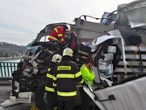 Nehoda na moste Lafranconi v Bratislave